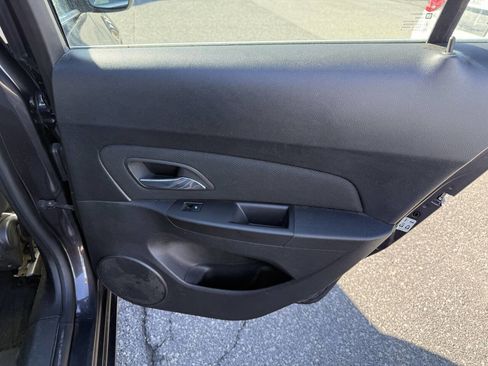 Used 2015 Chevrolet Cruze LT image 17