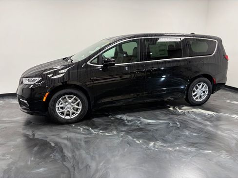 New 2026 Chrysler Pacifica Select image 20