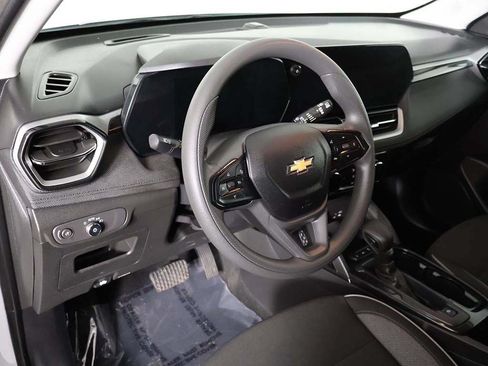 Used 2025 Chevrolet TrailBlazer LT AWD/4WD image 23
