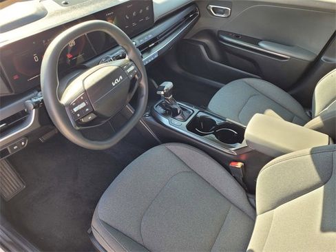 Used 2025 Kia K4 LXS image 8