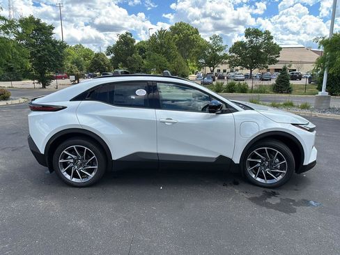 New 2026 Toyota C-HR AWD/4WD image 9