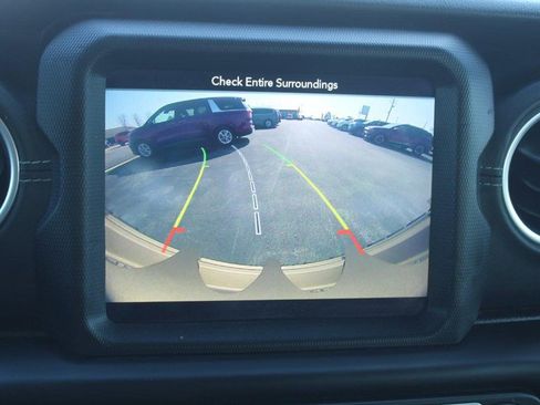 Used 2018 Jeep Wrangler Unlimited Sahara image 21