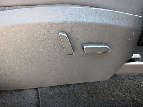 Used 2023 Tesla Model Y Long Range AWD/4WD image 37