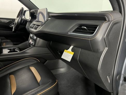 Used 2022 GMC Yukon XL AT4 image 35