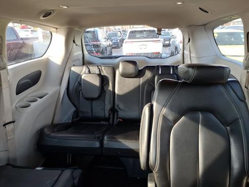 Certified 2023 Chrysler Pacifica Touring-L image 14