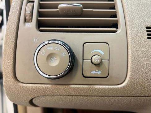 Used 2011 Buick Lucerne CX image 16