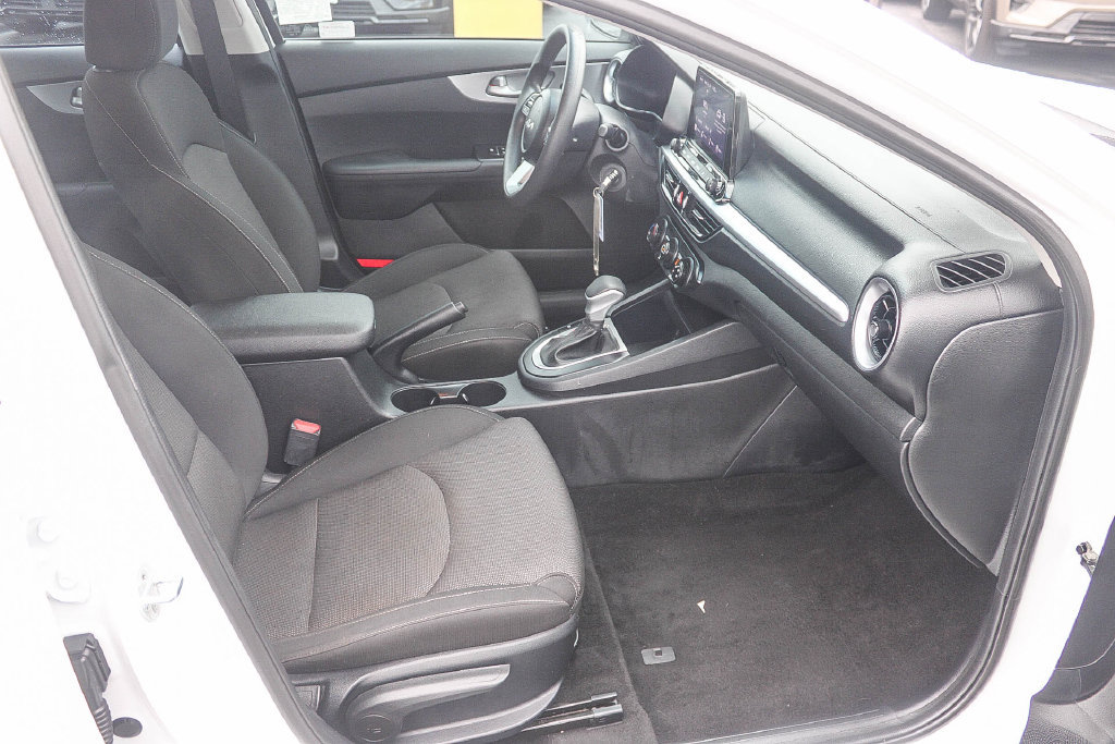 Used 2022 Kia Forte LXS FWD image 19