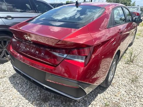 Used 2024 Hyundai Elantra SE FWD image 6
