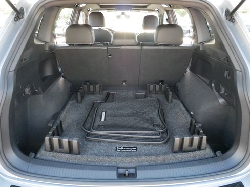 Certified 2023 Volkswagen Tiguan SE R-Line AWD/4WD image 19