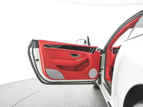 Used 2024 Bentley Continental GT image 40