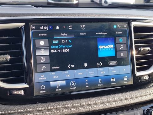 Used 2023 Chrysler Pacifica Limited w/ Uconnect Theater Family Group image 28