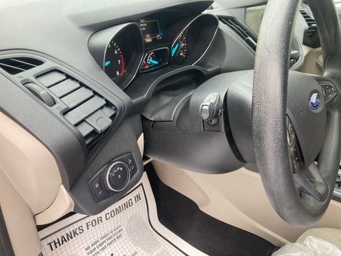 Used 2019 Ford Escape SE image 17