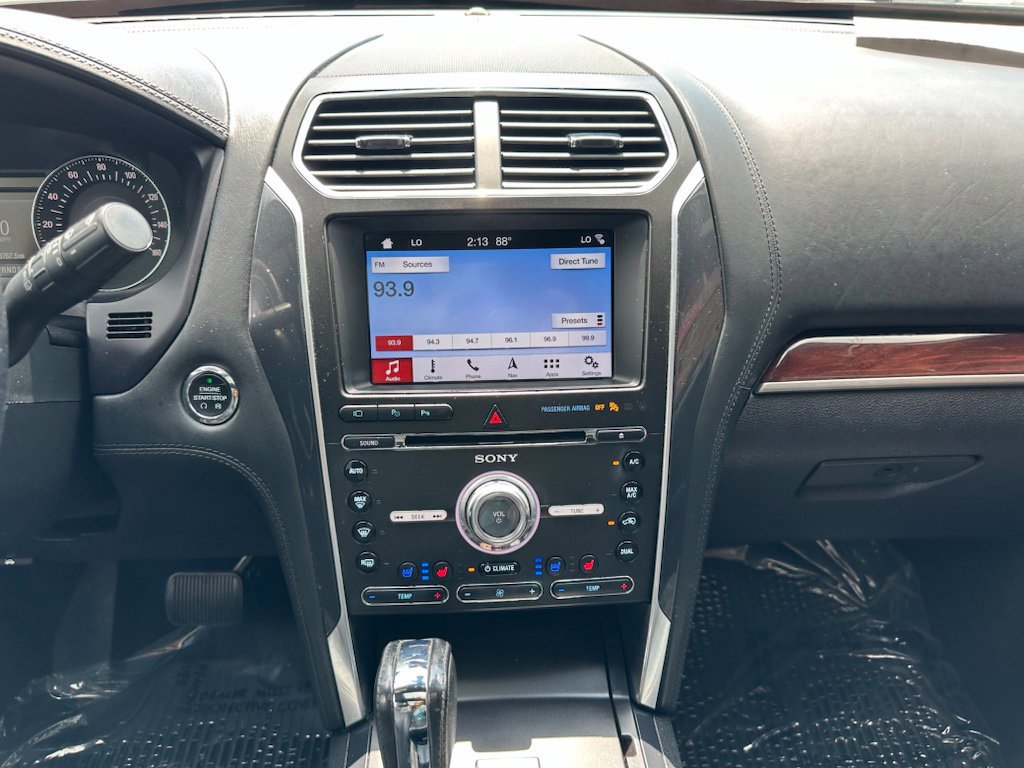 Used 2017 Ford Explorer Platinum AWD/4WD image 32