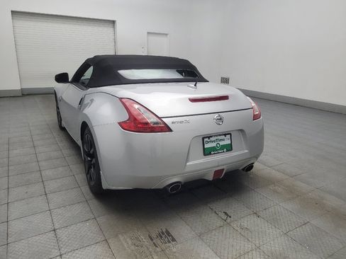 Used 2016 Nissan 370Z Roadster RWD image 5
