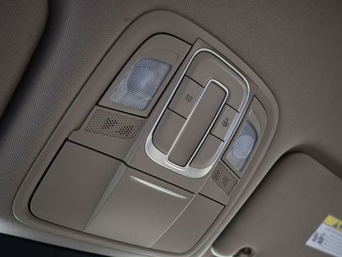 Used 2019 Hyundai Santa Fe SE image 19