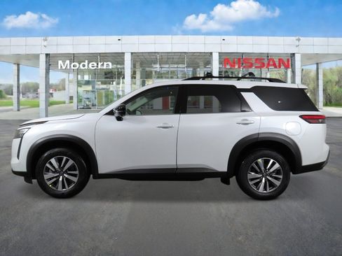 New 2026 Nissan Pathfinder SL AWD/4WD image 2