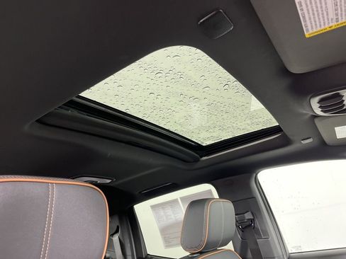 Certified 2026 GMC Canyon AT4 w/ Technology Plus Package AWD/4WD image 6