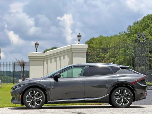 Used 2022 Kia EV6 Wind RWD image 7