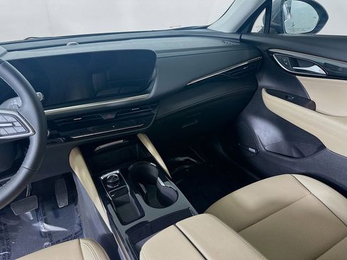 Used 2025 Buick Envision Preferred AWD/4WD image 19