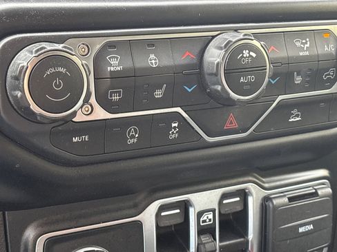 Used 2021 Jeep Wrangler Unlimited Sahara image 57