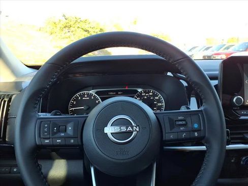 Certified 2025 Nissan Pathfinder SV image 19