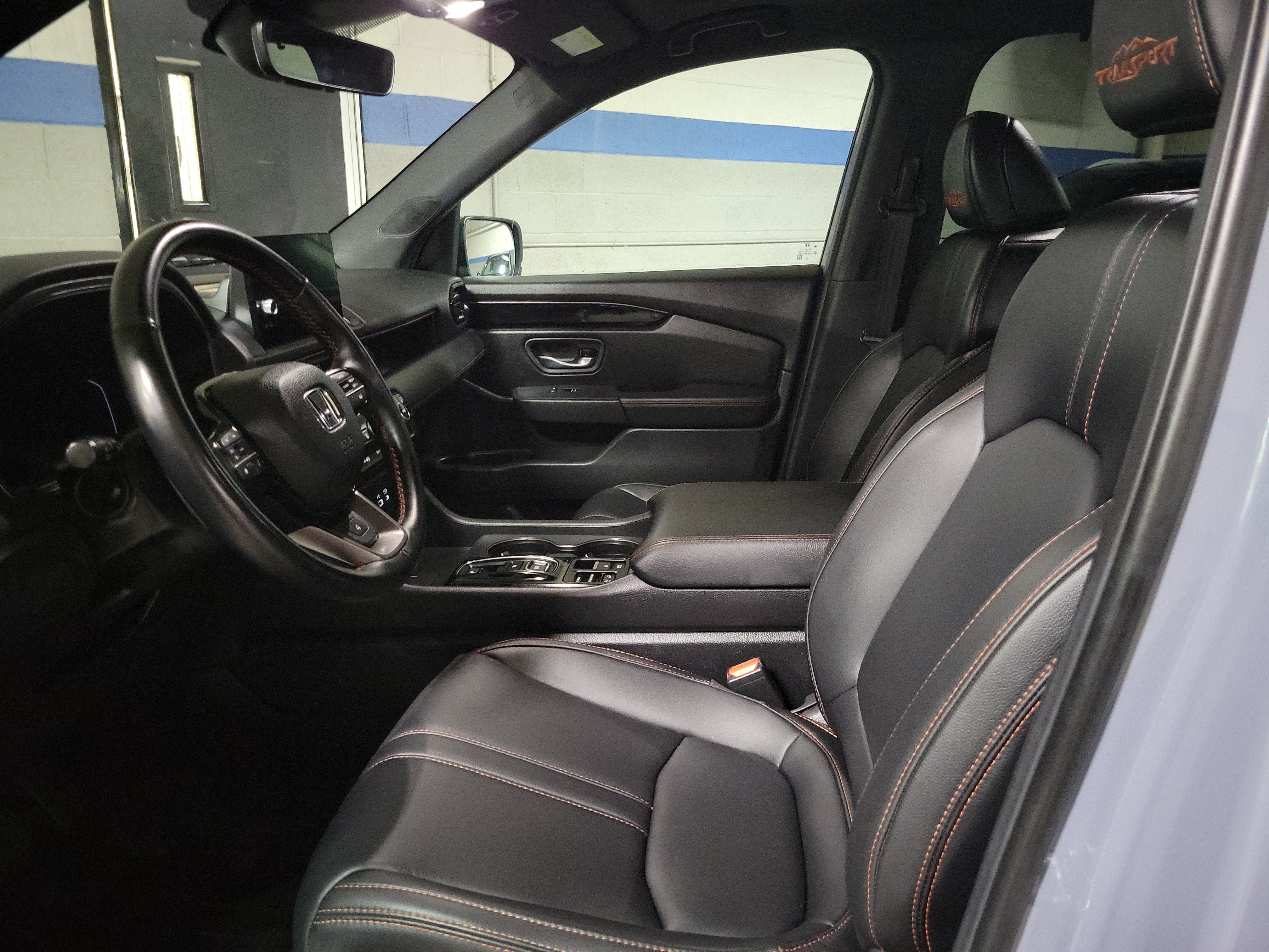 Used 2025 Honda Pilot TrailSport image 27