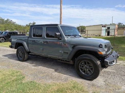 New 2026 Jeep Gladiator Sport AWD/4WD image 1