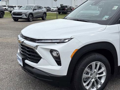New 2026 Chevrolet TrailBlazer LS w/ LS Convenience Package FWD image 2