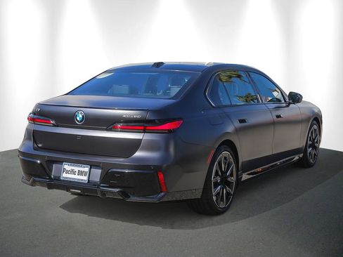 Used 2025 BMW i7 xDrive60 w/ Premium Package AWD/4WD image 6