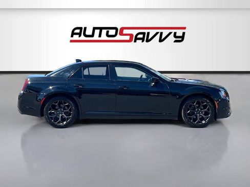 Used 2020 Chrysler 300 Touring w/ Sport Appearance Package RWD image 8