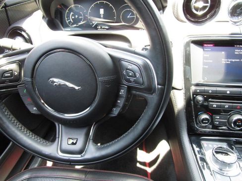 Used 2016 Jaguar XJ R RWD image 13