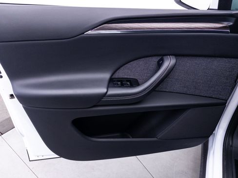 Used 2022 Tesla Model X AWD/4WD image 18