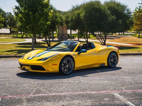 Used 2015 Ferrari 458 Speciale A RWD image 30