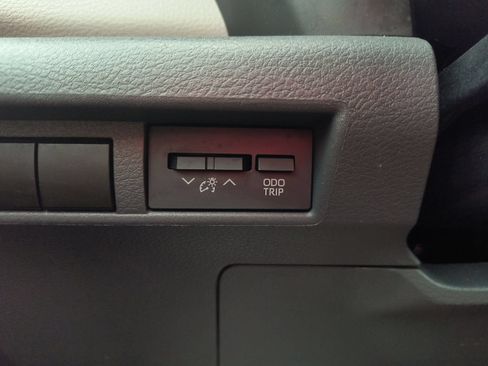 Used 2024 Toyota Sienna XLE FWD image 16