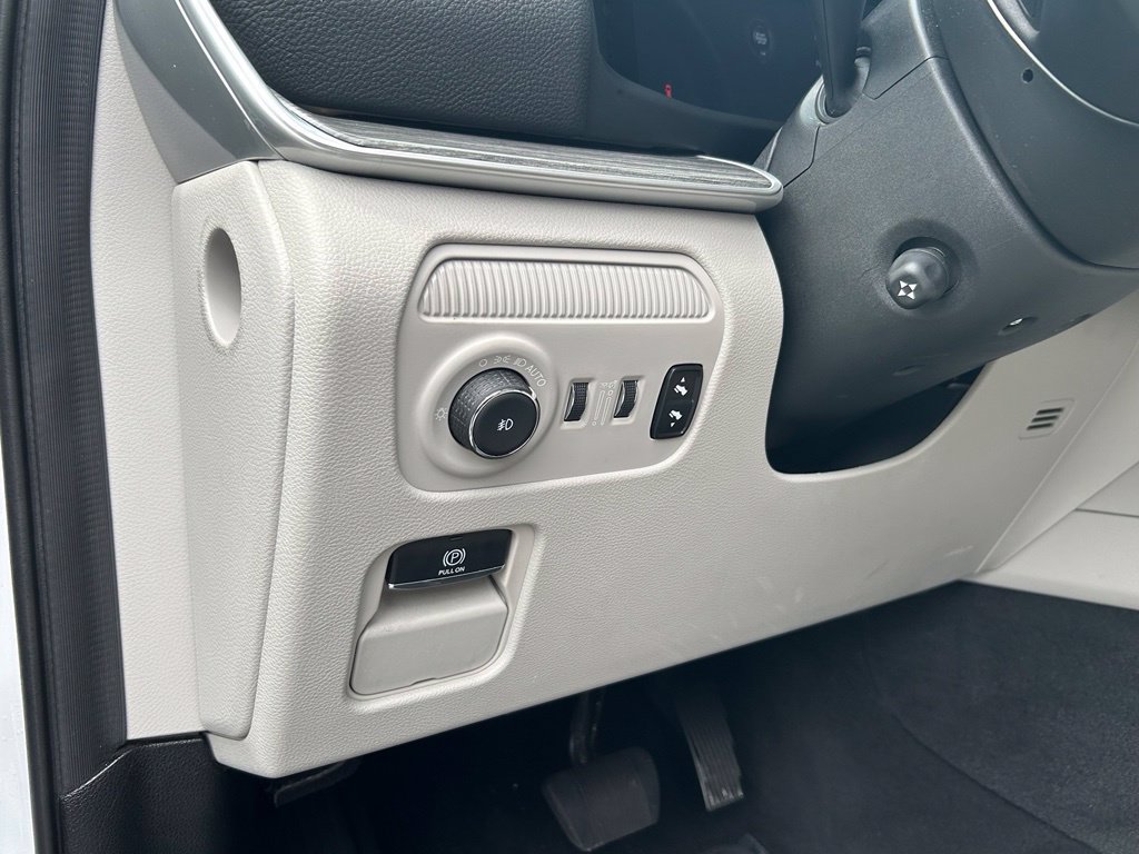 Used 2024 Jeep Wagoneer Series II w/ Flexible Seating Group RWD image 17