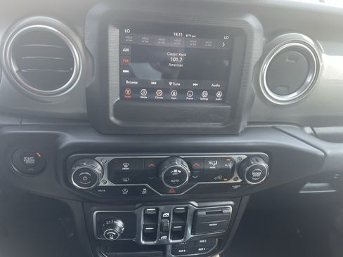 Used 2021 Jeep Wrangler Unlimited Sahara AWD/4WD image 20