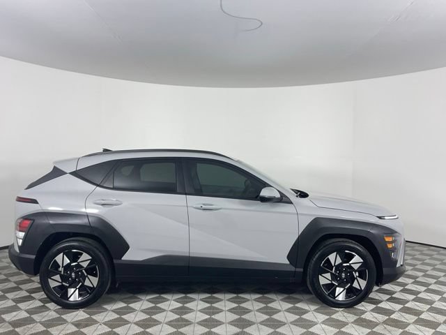 Used 2025 Hyundai Kona SEL FWD image 2