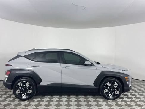Used 2025 Hyundai Kona SEL FWD image 2
