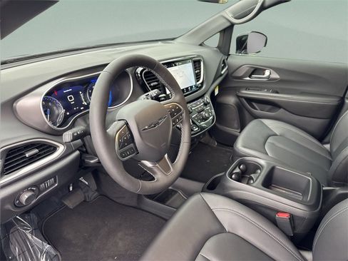 New 2026 Chrysler Voyager LX image 19