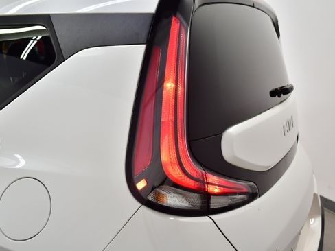 Used 2024 Kia Soul LX w/ Option Group 015 FWD image 31