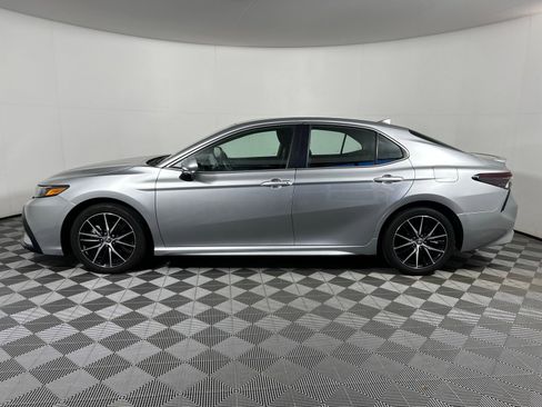 Used 2024 Toyota Camry SE FWD image 8