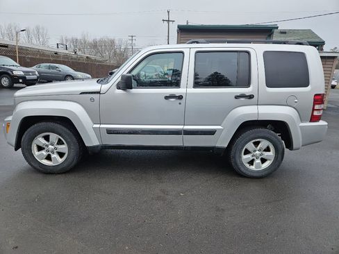 Used 2012 Jeep Liberty Sport image 5