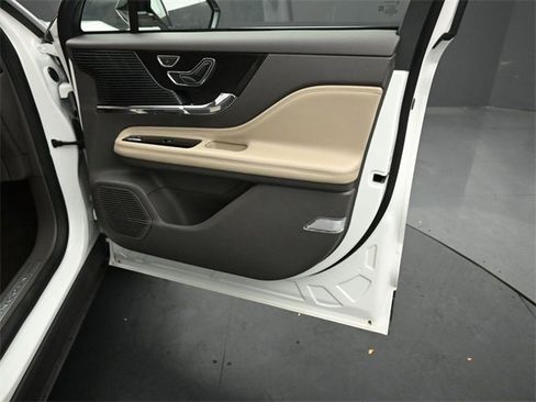 Certified 2022 Lincoln Corsair AWD w/ Equipment Group 101A image 33