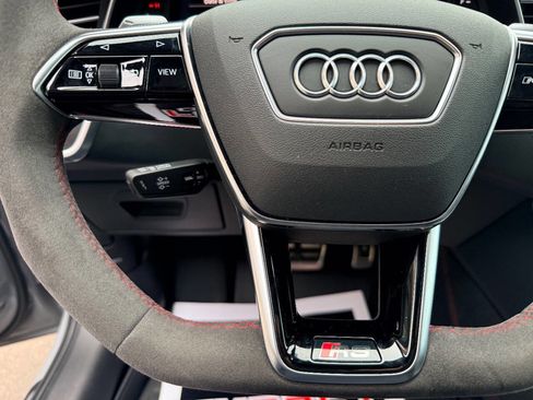 Used 2022 Audi RS 6 image 25