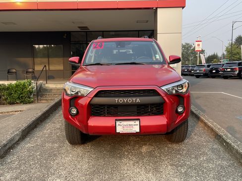Certified 2024 Toyota 4Runner SR5 AWD/4WD image 2