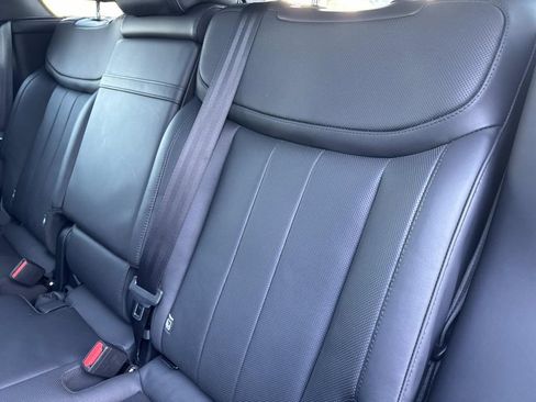 Used 2024 Land Rover Range Rover SE image 12