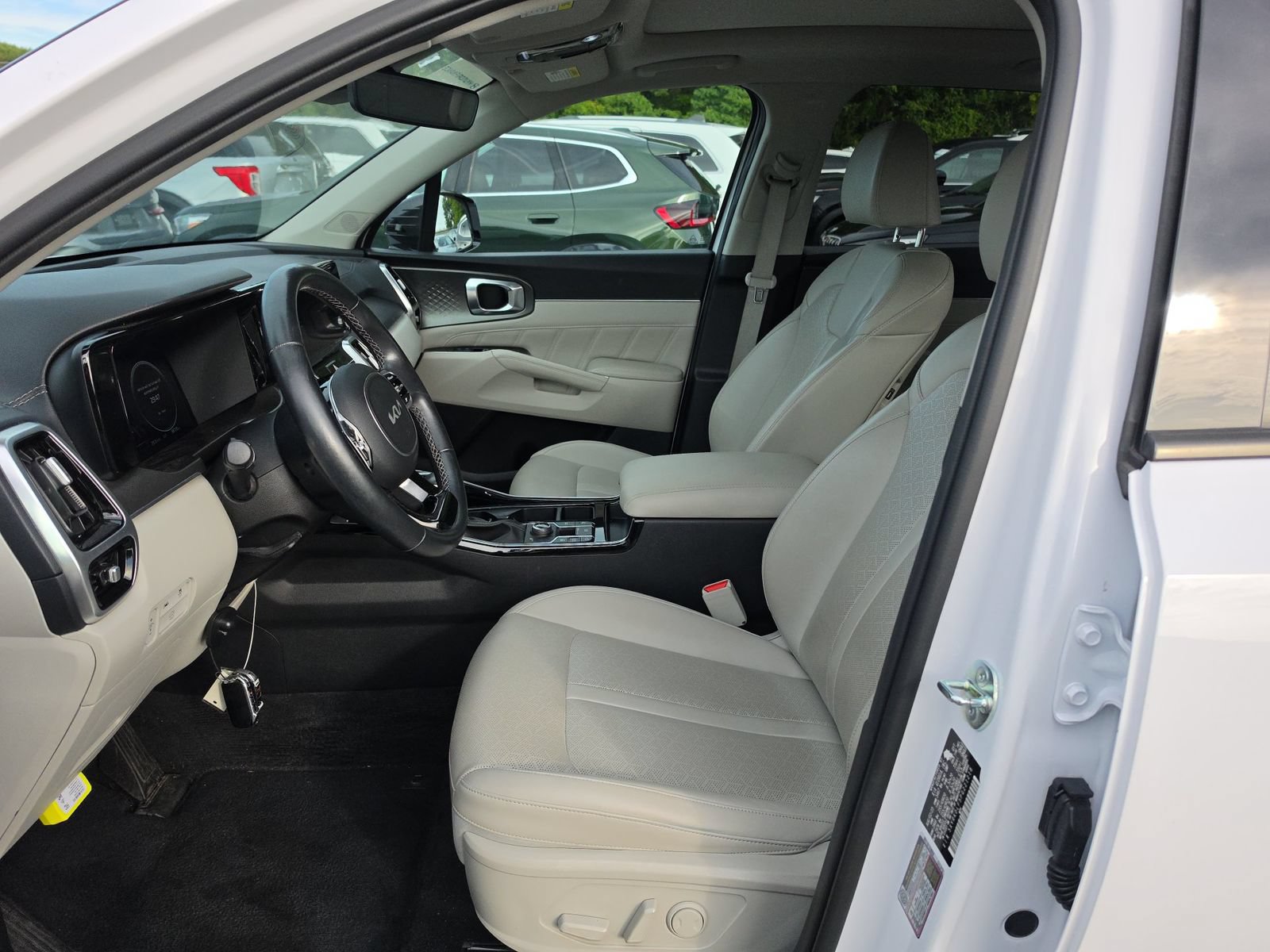 Used 2023 Kia Sorento SX AWD/4WD image 3