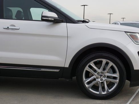 Used 2017 Ford Explorer Limited image 9