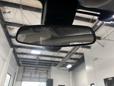 Used 2020 Chevrolet Equinox LS image 28