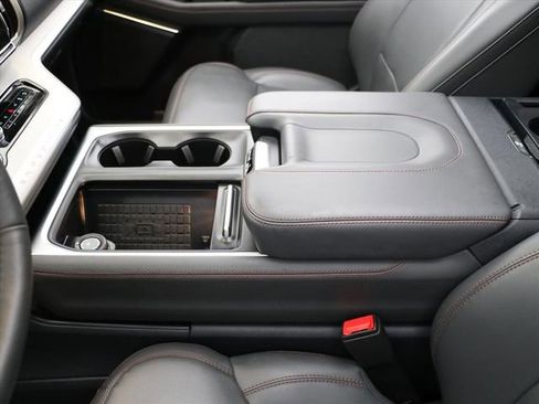 Used 2025 Ford Expedition Active image 29